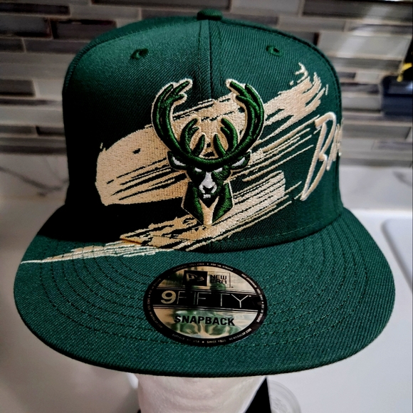 Milwaukee Bucks hat - Picture 2 of 3